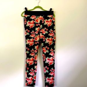Floral pants. Fitted. Comfy.